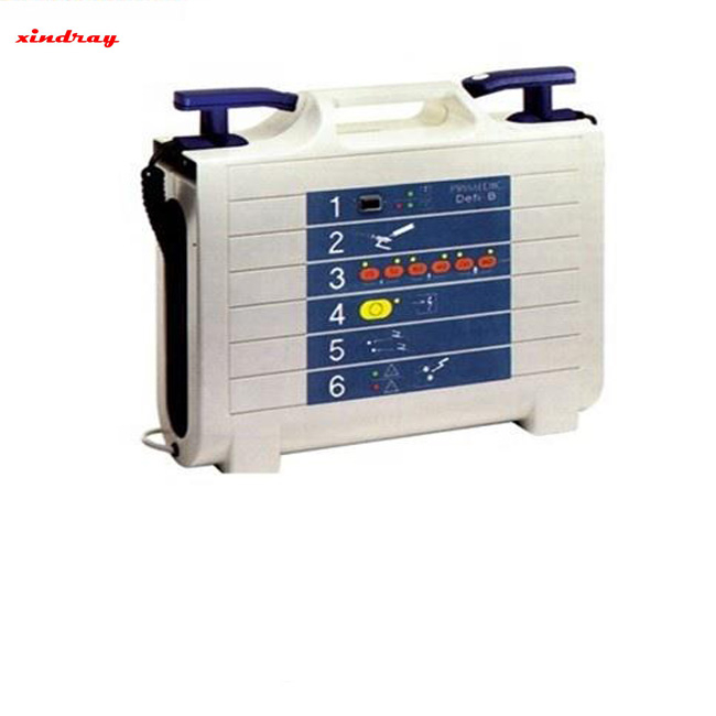 Primeros auxilios de desfibrilador externo automatizado.