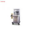 Máquina de anestesia del hospital con ventilador.