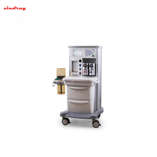 Máquina de anestesia del hospital con ventilador.